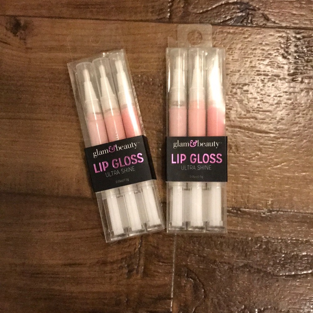 2 Lip gloss packaged